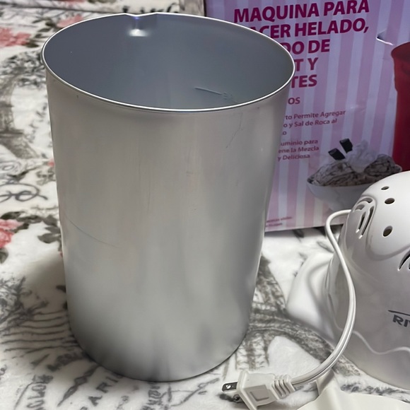 Ice Cream Maker - Picture 7 of 17